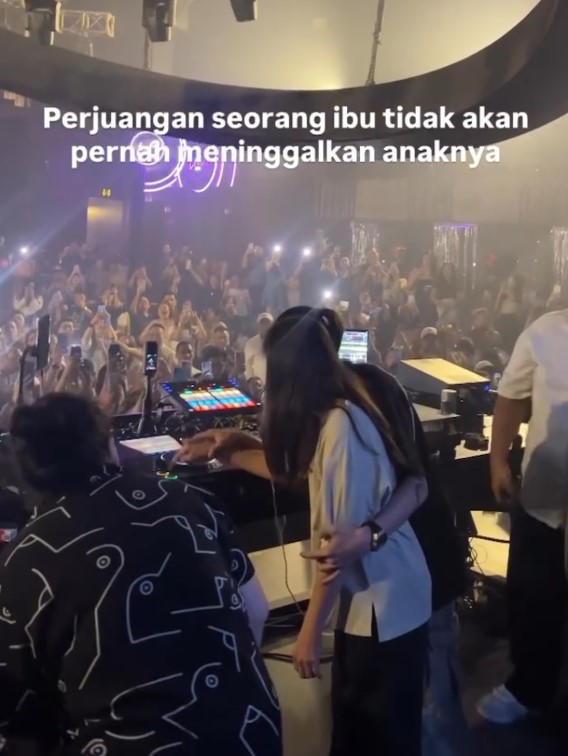 DJ Panda sempat diboikot kini banjir job, ini 9 potretnya kembali nge-DJ didampingi orang tua