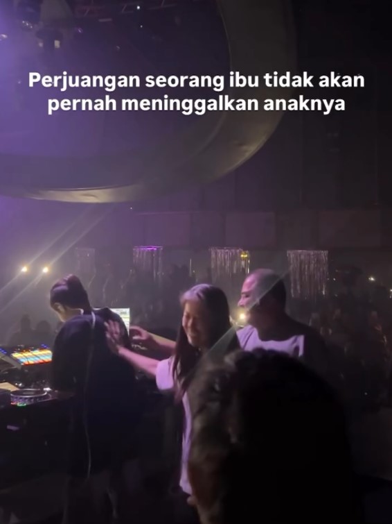DJ Panda sempat diboikot kini banjir job, ini 9 potretnya kembali nge-DJ didampingi orang tua