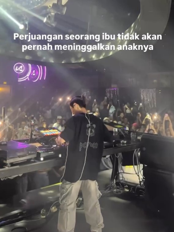 DJ Panda sempat diboikot kini banjir job, ini 9 potretnya kembali nge-DJ didampingi orang tua