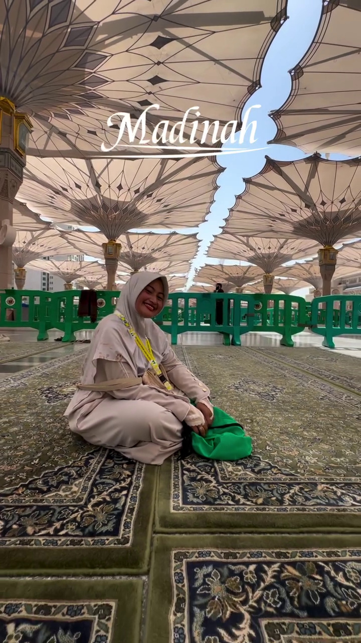 Novi Listiana D'Academy yang kini jadi petani jalani ibadah umrah, intip 9 potretnya