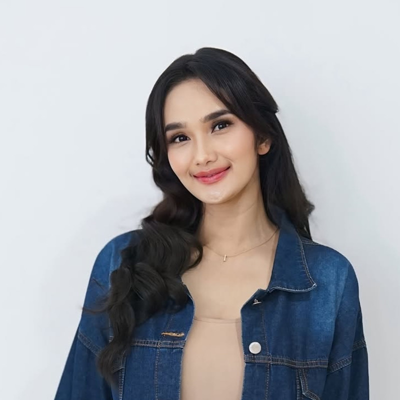Cuma pakai 3 produk, 7 tutorial daily makeup ala Faby Marcelia ini praktis dan cocok buat pemula