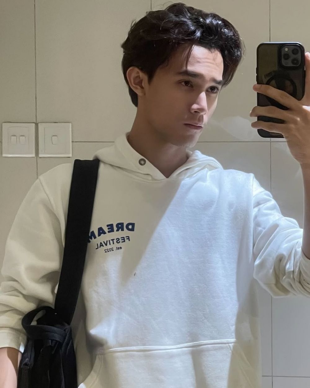 Makin tampan di usia 18 tahun, ini 9 potret kece anak Rossa dan Yoyo Padi