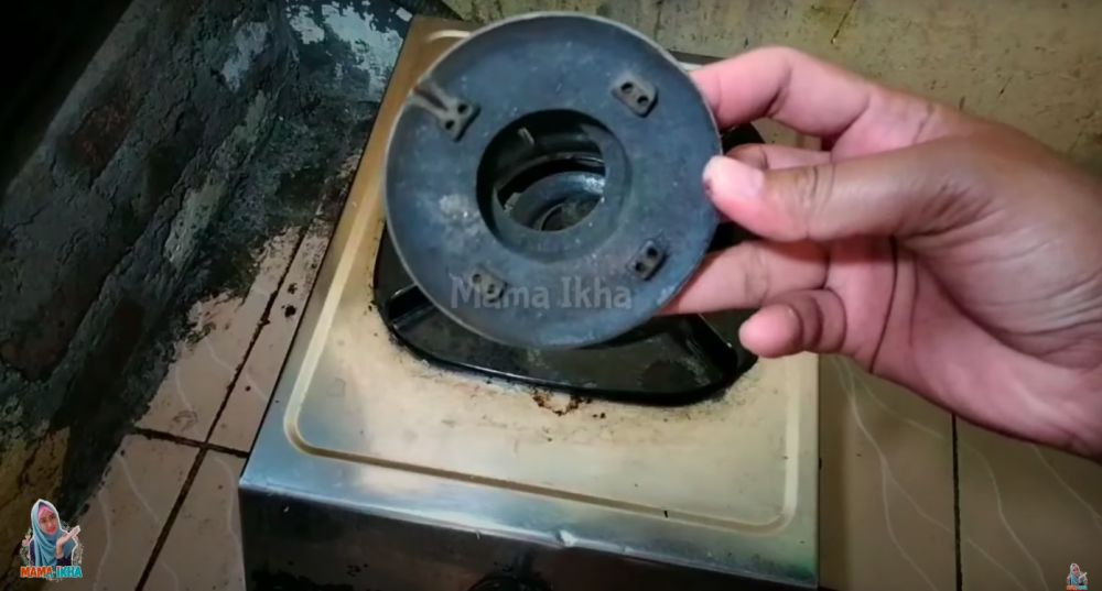 Burner kompor hitam berkarat langsung kinclong! Ini trik cepat membersihkan tanpa perlu pakai sitrun