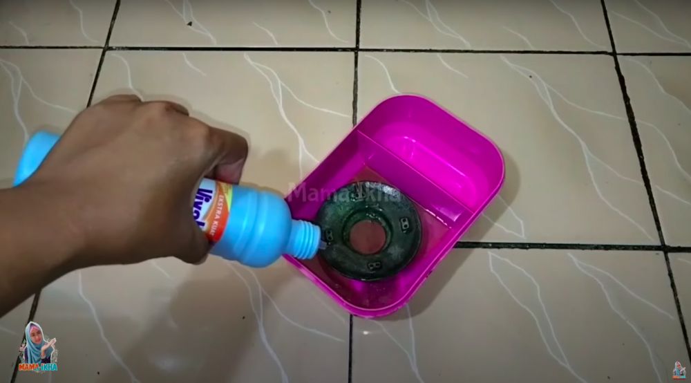 Burner kompor hitam berkarat langsung kinclong! Ini trik cepat membersihkan tanpa perlu pakai sitrun