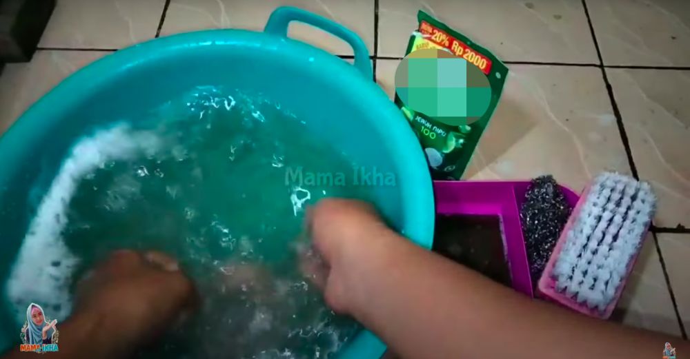 Burner kompor hitam berkarat langsung kinclong! Ini trik cepat membersihkan tanpa perlu pakai sitrun