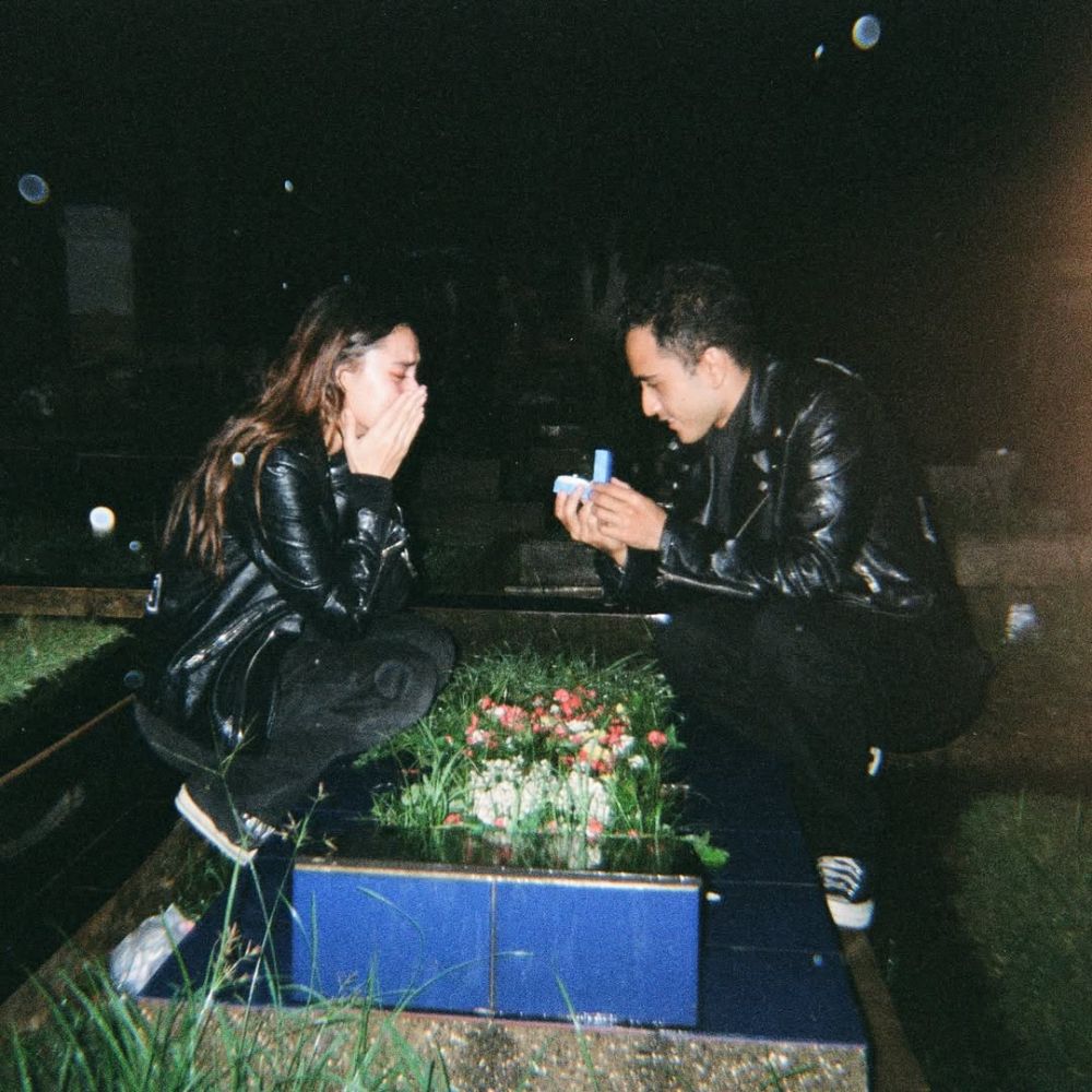 Dilamar di makam, ini 9 potret Rachquel Nesia jalani prosesi pengajian dan siraman pernikahan