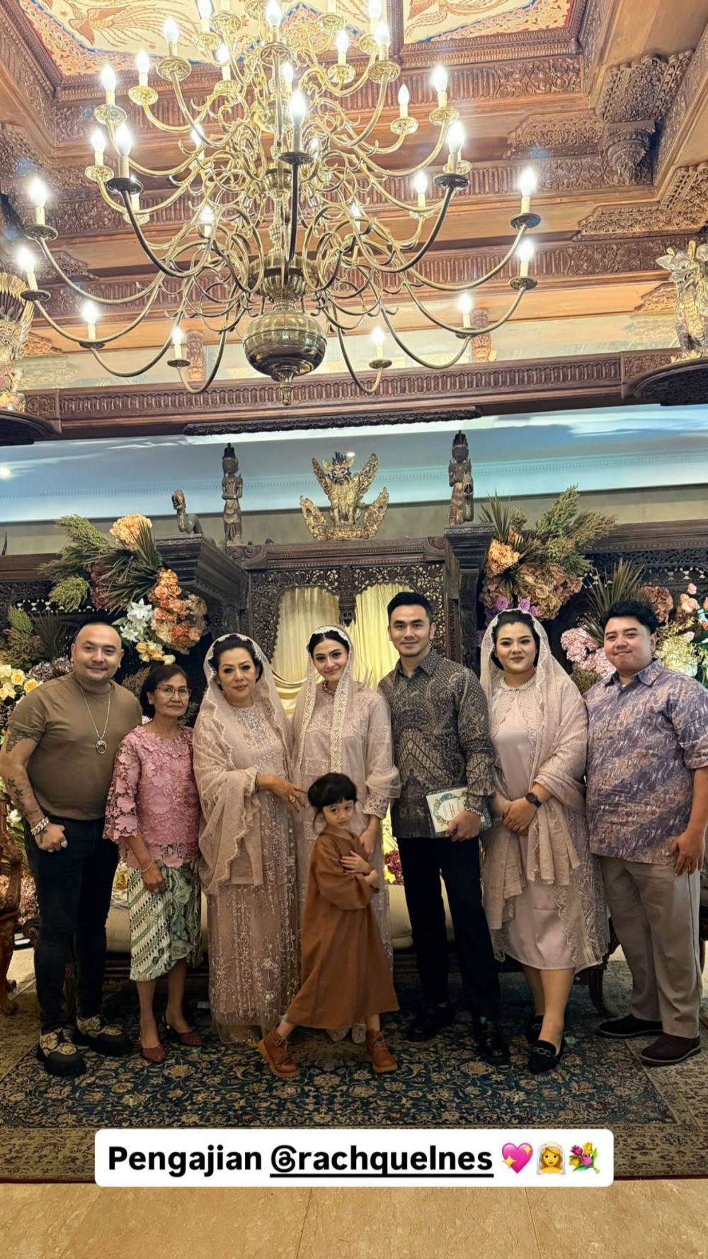 Dilamar di makam, ini 9 potret Rachquel Nesia jalani prosesi pengajian dan siraman pernikahan