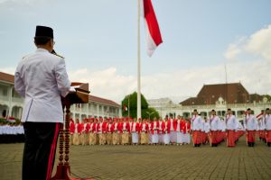 11 Contoh teks doa upacara 17 Agustus 2025 yang khidmat, penuh syukur, dan menyentuh hati