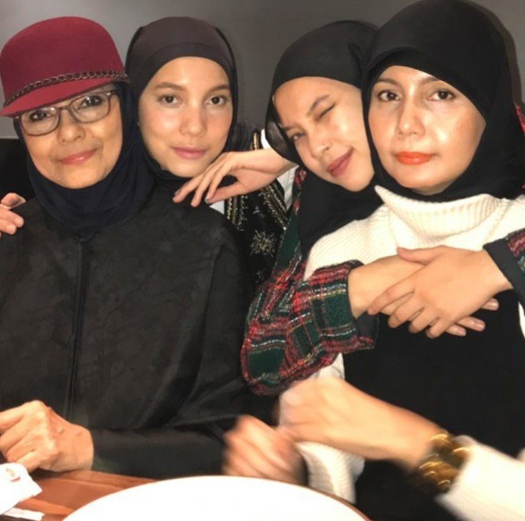 Fashion stylist hits ini ternyata putri artis senior era 60-an, begini 11 potretnya