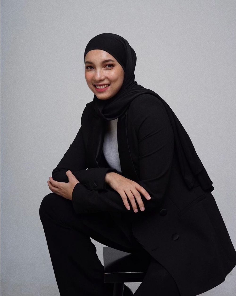 Fashion stylist hits ini ternyata putri artis senior era 60-an, begini 11 potretnya