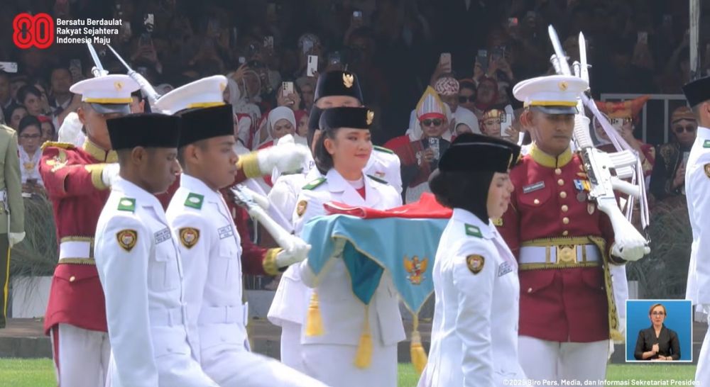 9 Potret Bianca Alessia, pembawa baki di upacara HUT RI ke-80 