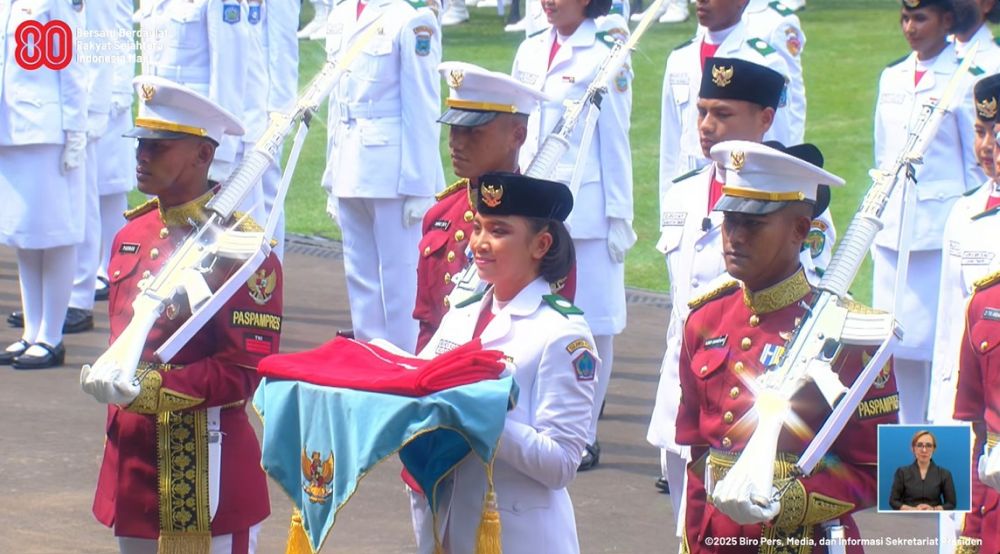 9 Potret Bianca Alessia, pembawa baki di upacara HUT RI ke-80 