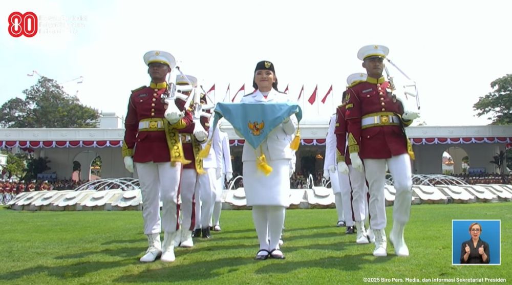 9 Potret Bianca Alessia, pembawa baki di upacara HUT RI ke-80 