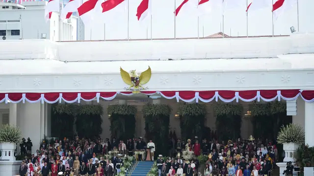Wamen Prabowo diatur duduk berbaur dengan rakyat saat upacara HUT RI ke-80, begini maknanya