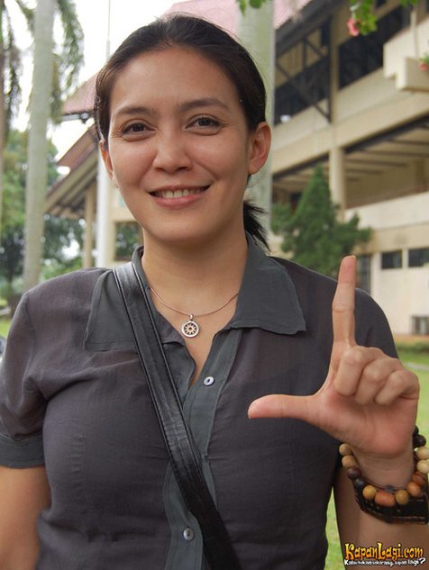 Awet muda di usia 51 tahun, begini 11 potret lawas Rieke Diah Pitaloka 'Oneng Bajaj Bajuri'