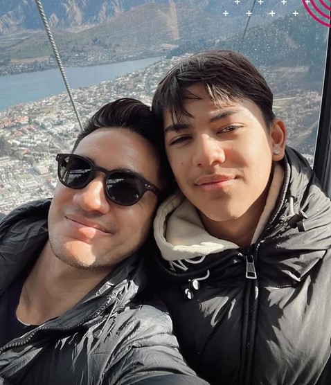 Makin ganteng di usia 18 tahun, begini potret Jason Deandra putra Nana Mirdad dan Andrew White