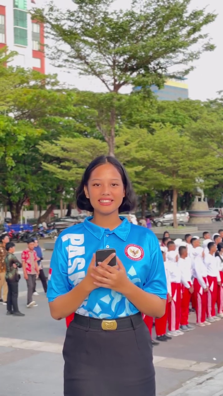 9 Pesona Aliah Sakira, pelajar asal Makassar pembawa baki penurunan bendera di Istana Negara