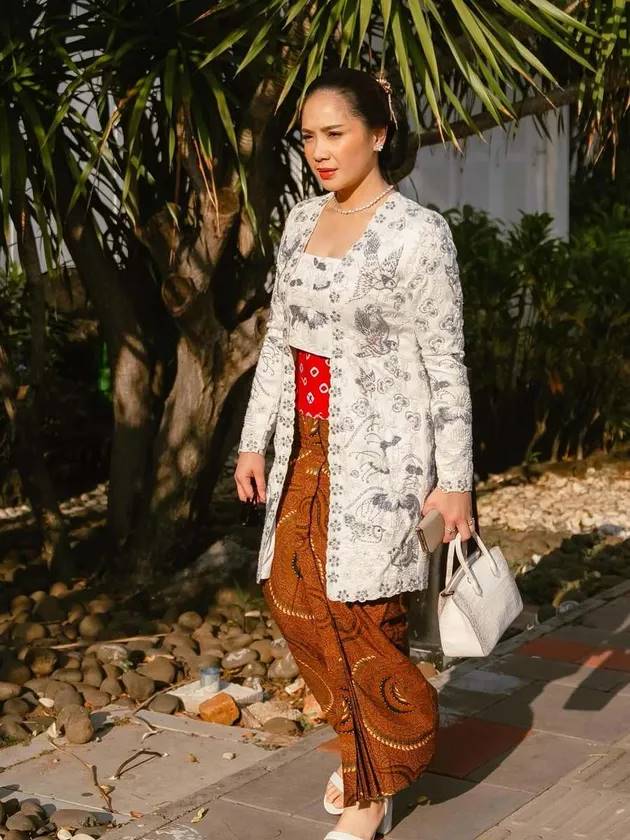 11 Potret seleb cantik hadiri HUT RI ke-80 di Istana Merdeka, Arumi Bachsin tampil simpel tapi elegan