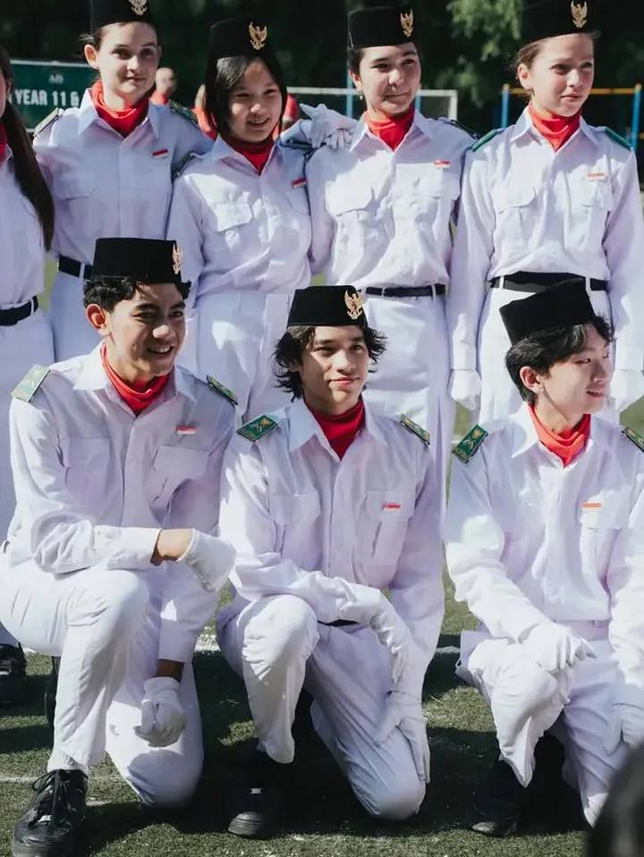 Gagah dan tampan, 5 potret Noah Sinclair putra Bunga Citra Lestari jadi pemimpin upacara di sekolah