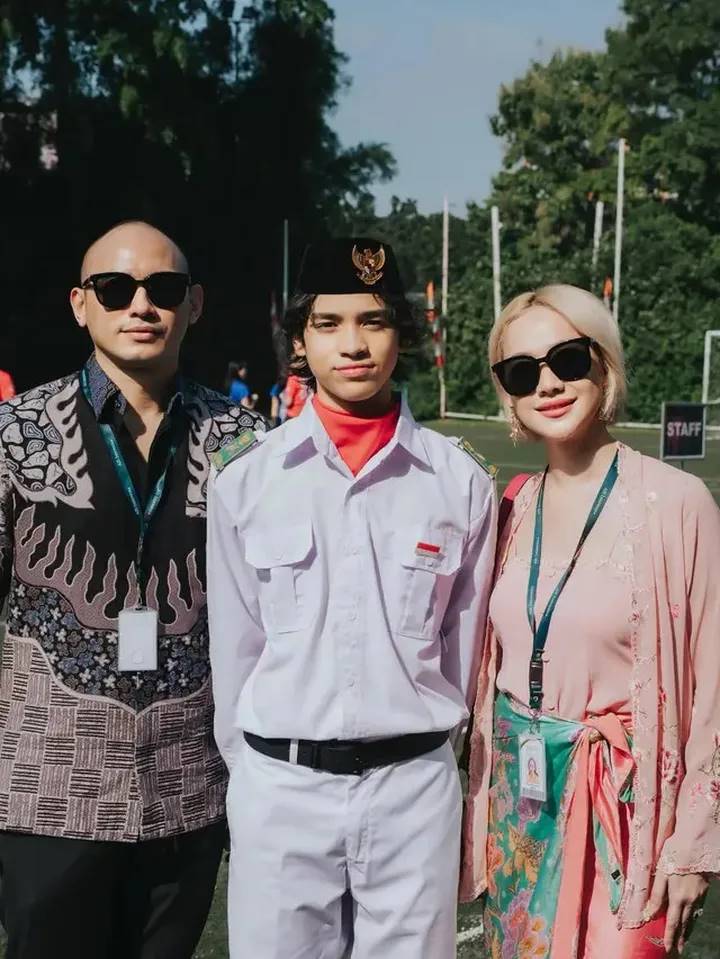 Gagah dan tampan, 5 potret Noah Sinclair putra Bunga Citra Lestari jadi pemimpin upacara di sekolah