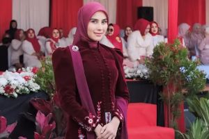 7 Potret Syahnaz Sadiqah perdana sebagai istri bupati di upacara HUT ke-80 RI, anggun berkebaya merah