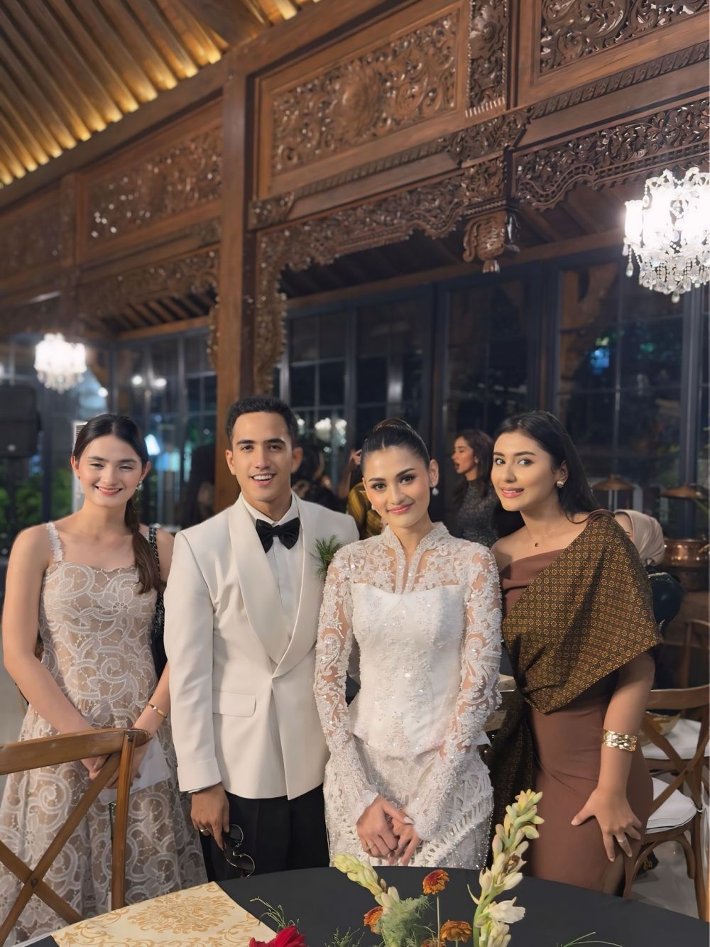 9 Potret pesta resepsi pernikahan Rachquel Nesia dan Kevin Royano, vibesnya meriah bak konser musik