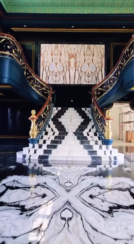 Rumah mewah seharga Rp120 M ini bukannya bikin melongo tapi malah bikin netizen sinis, ini 9 potretnya