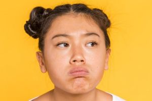 Cara ampuh cerahkan kulit kusam agar wajah jadi glass skin pakai krim malam dari 2 bahan dapur ini