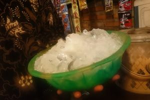 Cara jitu bikin es batu nggak cepat mencair tanpa masuk kulkas, bocoran dari penjual minuman