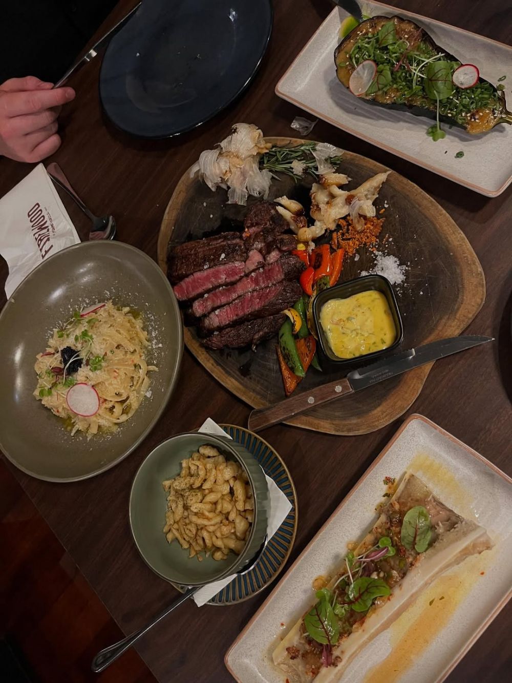 Gaet bule, ini 7 potret Dena Rachman pamer pacar baru saat liburan