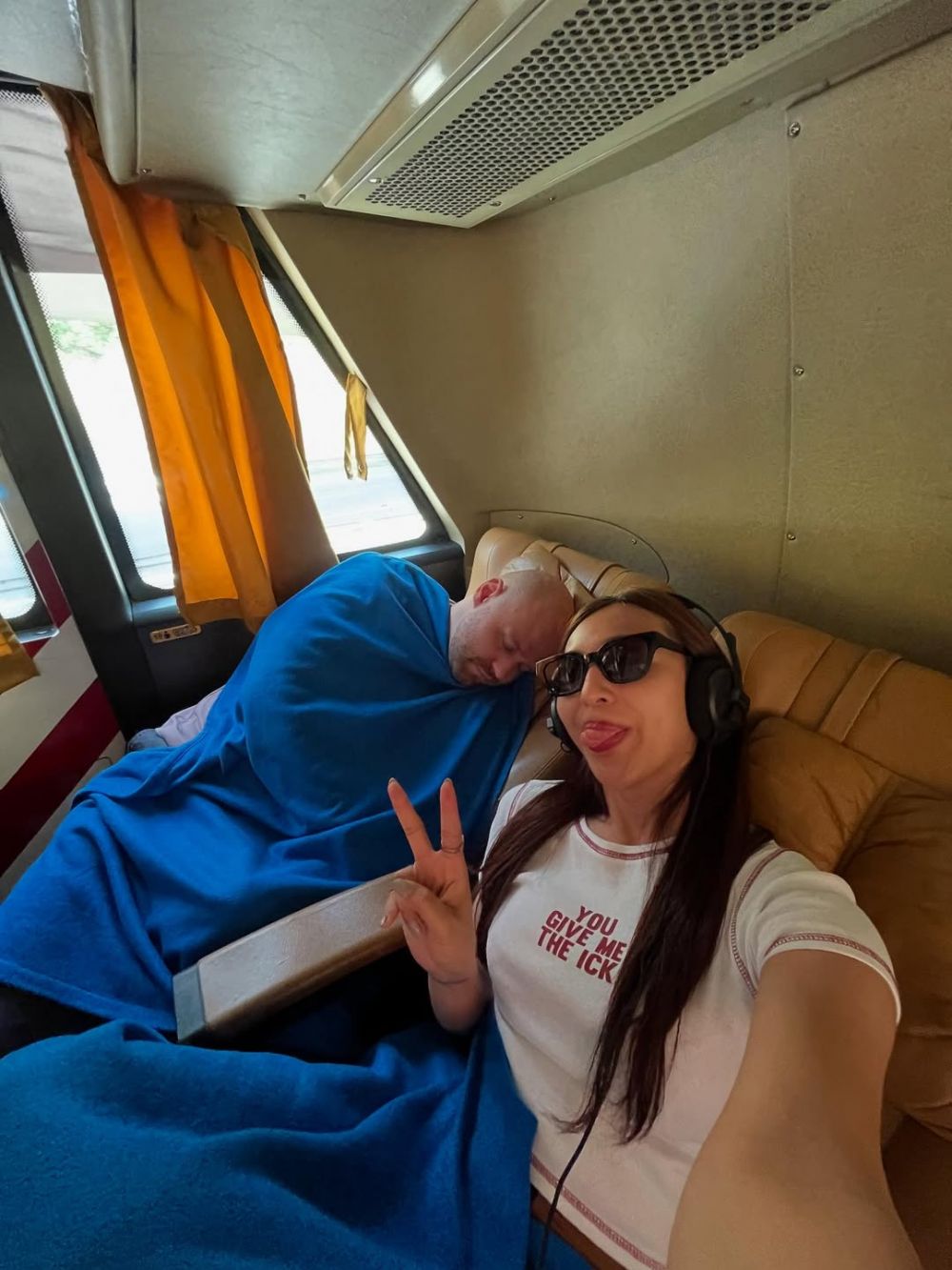 Gaet bule, ini 7 potret Dena Rachman pamer pacar baru saat liburan