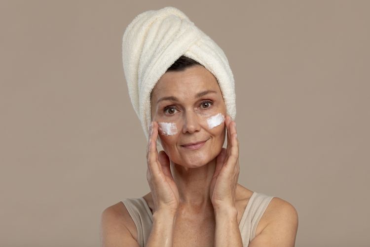 10 Pembersih wajah untuk menghilangkan kerutan harga di bawah Rp 200 ribu