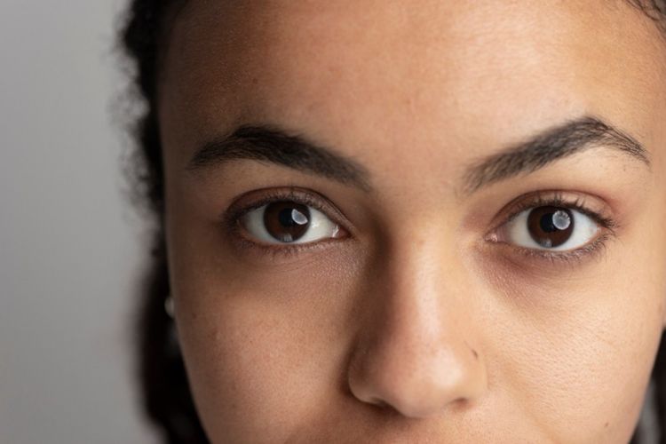 Tak perlu eye cream mahal, 1 minuman ini atasi mata panda agar hasilnya bak pakai concealer natural