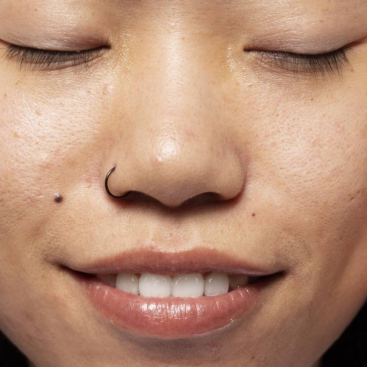 Pengin wajah halus dan mulus saat makeup? Ini trik mengecilkan pori-pori tanpa andalkan lemon