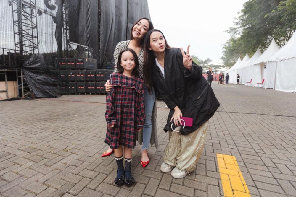 Diwarisi paras cantik dari Gisel, ini 11 potret Gempi yang tampil stylish bak ABG