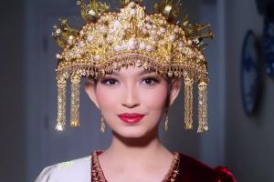 Dirias MUA langganan artis, ini 7 detail makeup bold Selvi Ananda saat upacara HUT RI ke-80