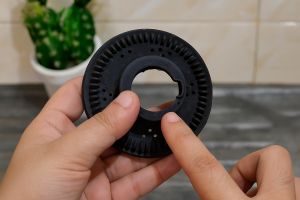 Burner kompor gas berkerak bikin api tak stabil? Jangan dibuang! Gini cara mencucinya biar bersih lagi