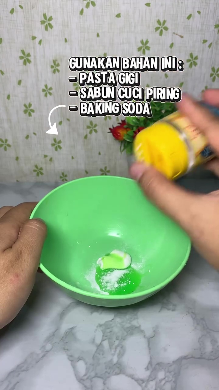 Karet pintu kulkas berjamur sampai tak bisa ditutup? Ini solusi praktisnya biar bersih dan rapat lagi