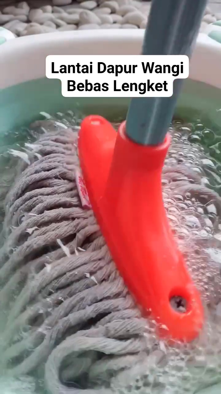 Lantai dapur lengket dan bau amis bisa wangi kesat meski tanpa karbol, ini cara membersihkannya 