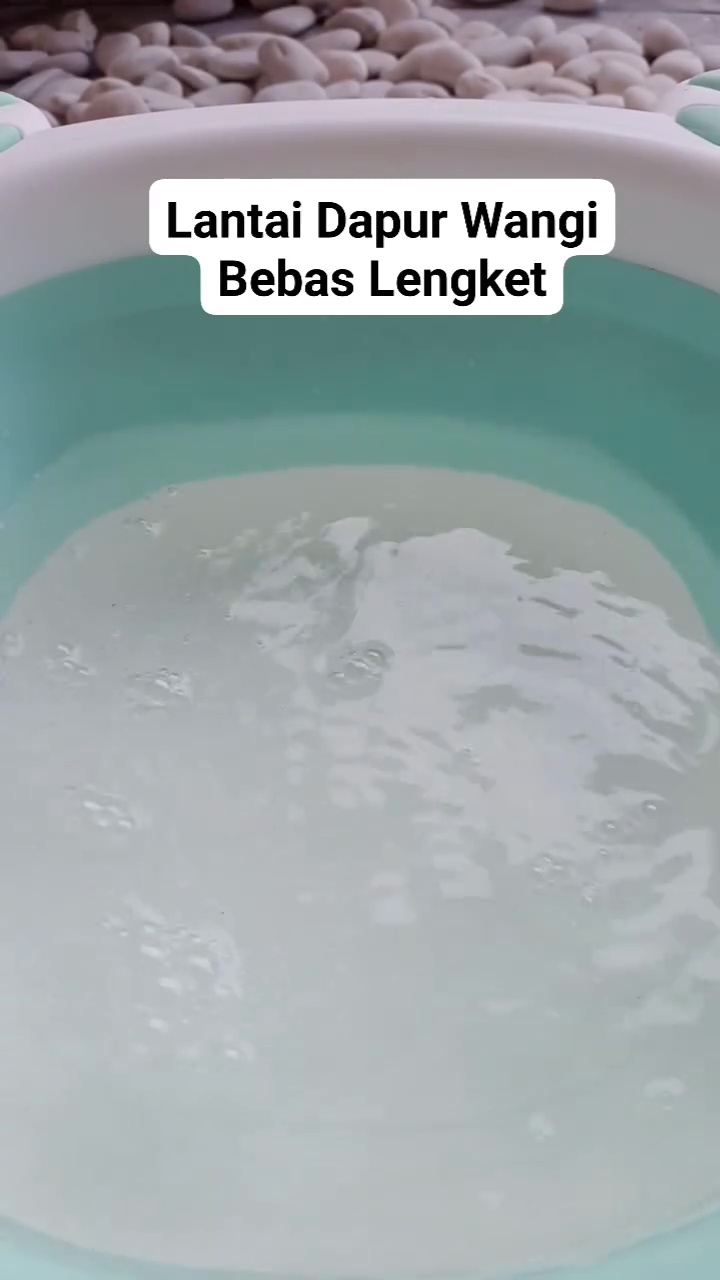 Lantai dapur lengket dan bau amis bisa wangi kesat meski tanpa karbol, ini cara membersihkannya 