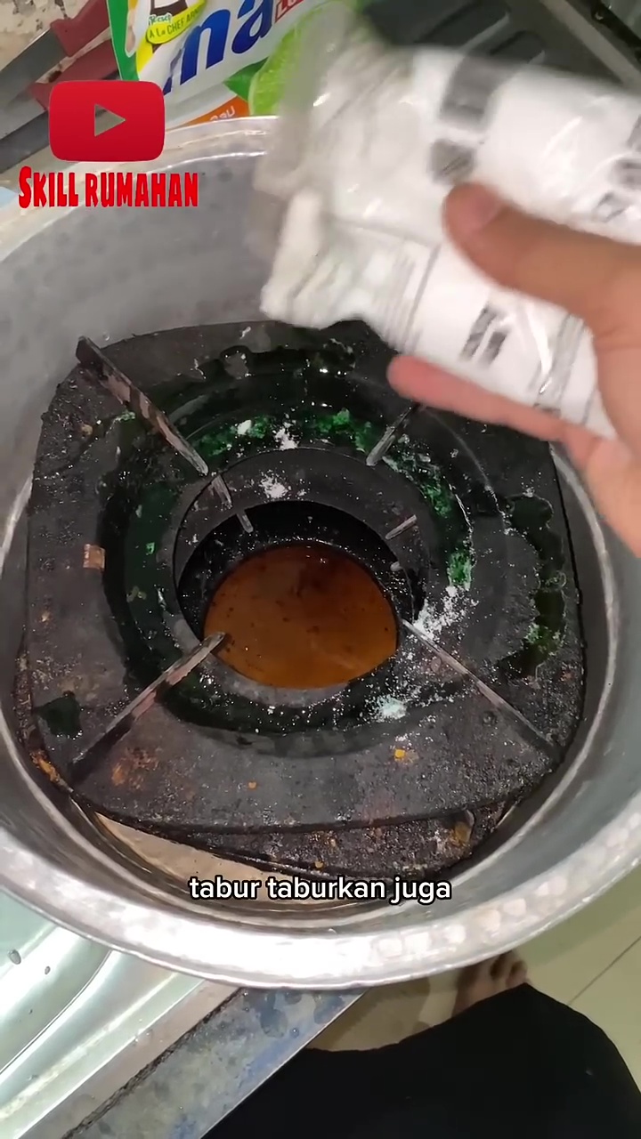 Rahasia tungku kompor gas berkerak jadi bersih maksimal tanpa disikat, cukup rendam pakai 2 bahan ini