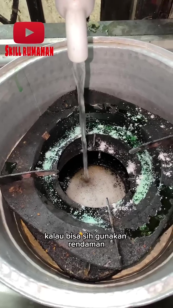 Rahasia tungku kompor gas berkerak jadi bersih maksimal tanpa disikat, cukup rendam pakai 2 bahan ini