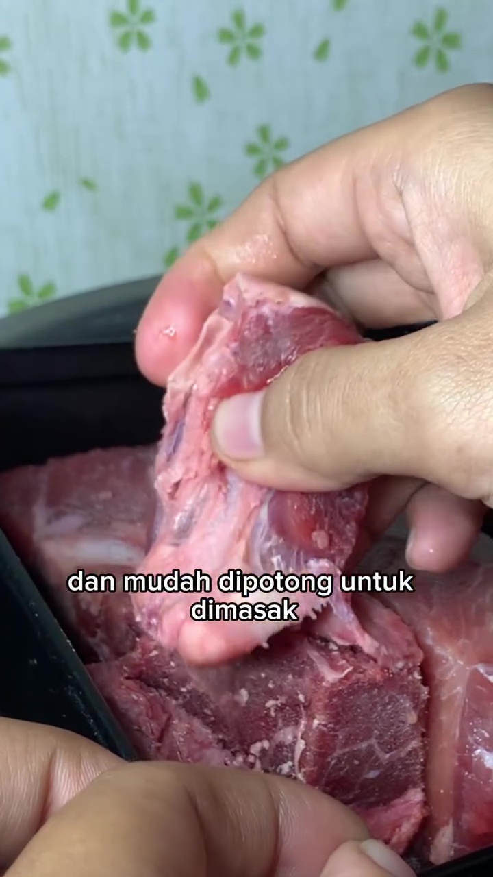 Tanpa menunggu semalaman, ternyata semudah ini mencairkan daging beku cuma dalam 15 menit