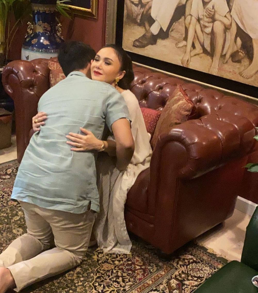 11 Potret Yuni Shara bareng anak bungsu, kompaknya bak bareng pasangan