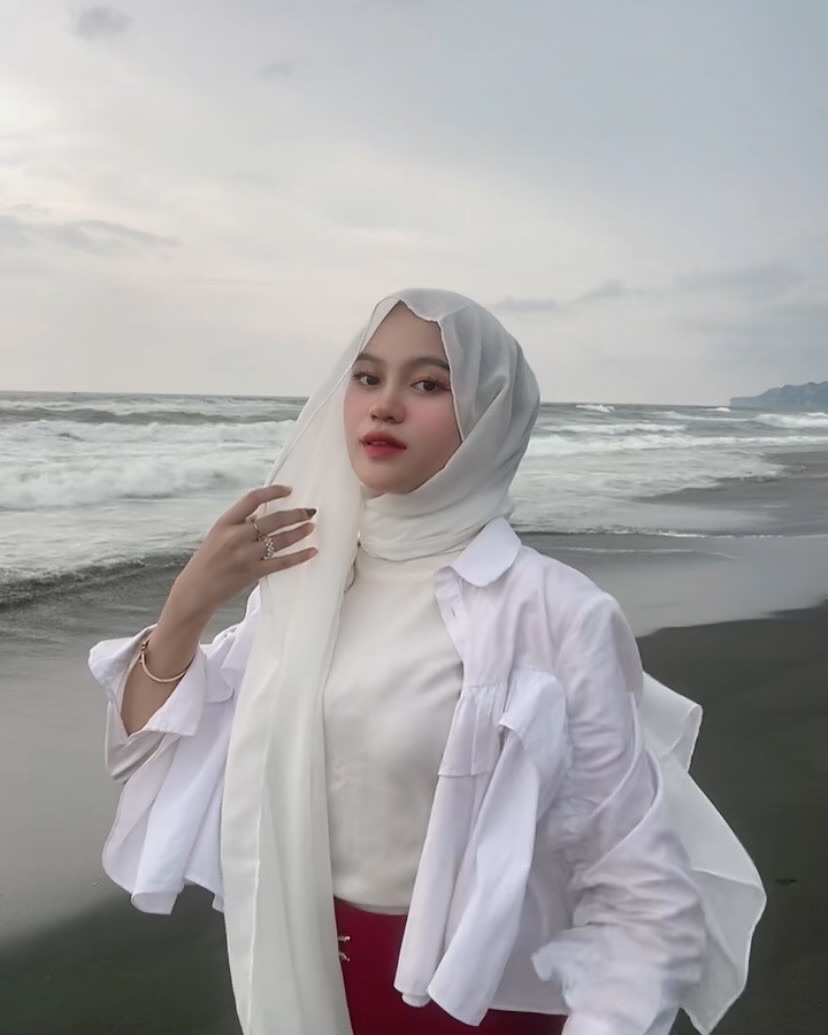 11 Potret Diva Aurel penyanyi Tabola Bale bersama Silet Open Up yang viral di HUT RI ke-80