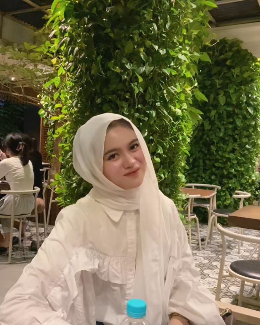 11 Potret Diva Aurel penyanyi Tabola Bale bersama Silet Open Up yang viral di HUT RI ke-80