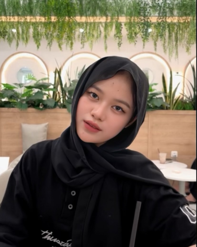 11 Potret Diva Aurel penyanyi Tabola Bale bersama Silet Open Up yang viral di HUT RI ke-80