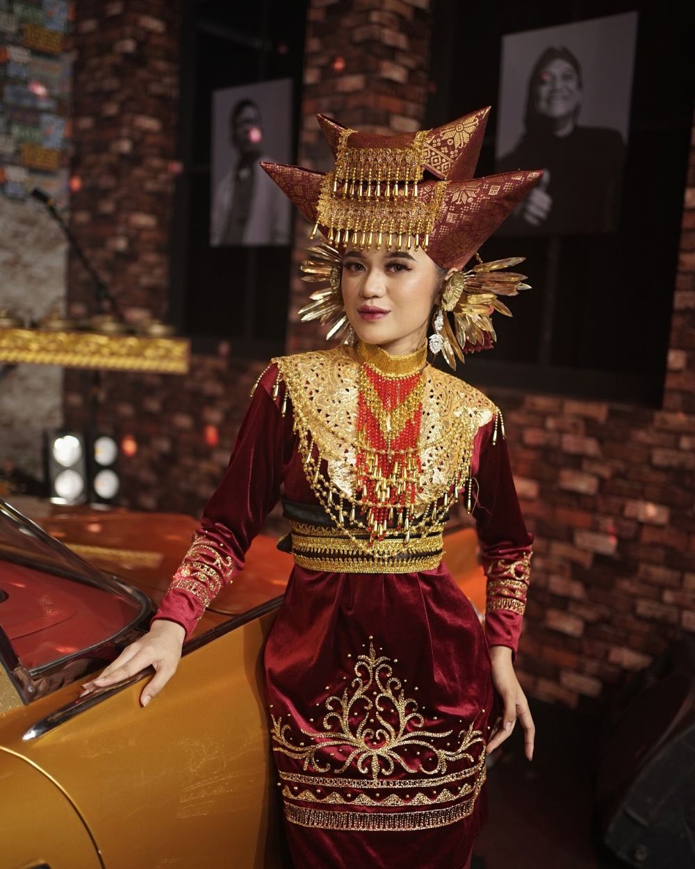 11 Potret Diva Aurel penyanyi Tabola Bale bersama Silet Open Up yang viral di HUT RI ke-80