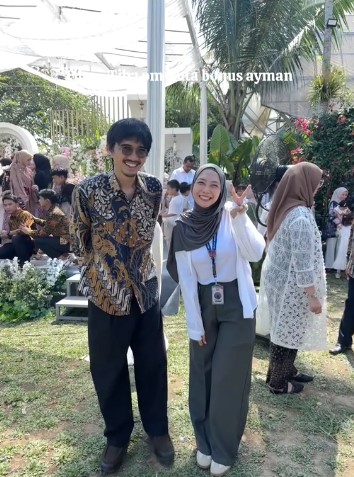 Tak ada fasilitas istimewa, ini 7 potret Duta SO7 rela panas-panasan nyanyi di acara kondangan