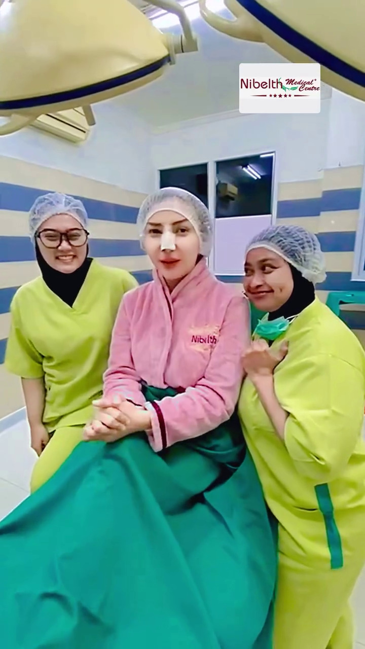 7 Potret Roro Fitria jalani operasi plastik hidung, ngaku demi kesehatan